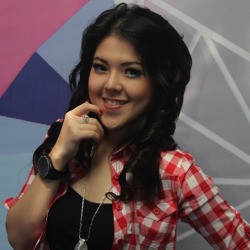 Tina Toon Ingin Lebih Dekat dengan Keluarga di Natal Tahun Ini