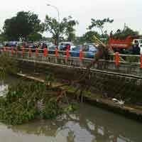 Angin Kencang Mengamuk di Gunungsari Surabaya
