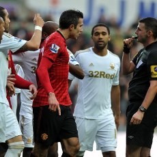 Terkait Insiden dengan Van Persie, Williams Bebas dari Hukuman