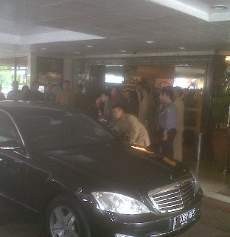 Ibu Ani dan Aira Bersiap Jemput Airlangga di RSPI