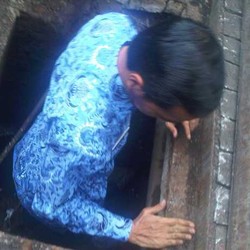  Eaaa! Jokowi Nyemplung di Gorong-gorong HI