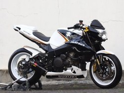 Suzuki GSX1000, Motor Playboy