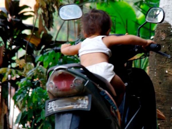 Beraksi ala Valentino Rossi Beraksi ala Valentino Rossi