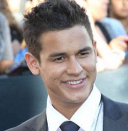 Kencing Sembarangan di Bandara, Bintang Twilight Diborgol Polisi