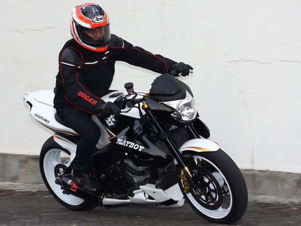 Suzuki GSX1000 Motor Playboy