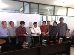 Dahlan Iskan Dapat Penghargaan Tokoh Pendorong Industri Nuklir