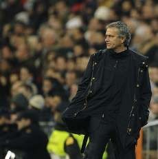 Fans Madrid Setuju Mourinho Dipecat