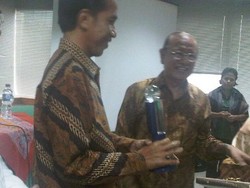  Jokowi: Jangan Kaget Jika Saya Bawa Truk Sampah