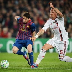 Kluivert: Barca Terlalu Tangguh untuk Milan