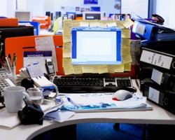 Rapikan Meja Kerja Anda dengan Cara Ini