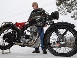 56 Tahun Tenggelam di Danau, Motor Ini Kembali ke Pemiliknya