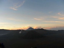 Sunrise di Bromo Bikin Lupa Daratan!