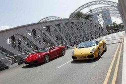 Wussh! Kapan Lagi Ngebut Pakai Ferrari di Singapura