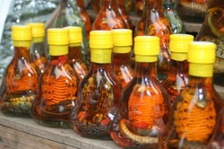 Mug Payudara dan 6 Oleh-oleh Teraneh Sedunia