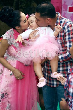 10 Keluarga Seleb Paling Hot 2012