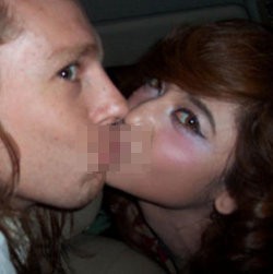 Mesra.. Foto Dewi Persik Ciuman dengan Pria Bule Beredar!