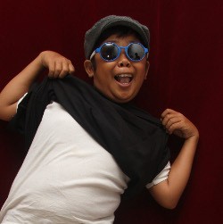 Kalah Tinggi Dibanding Istri, Adul Minder