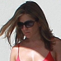 Jennifer Aniston Tidak Hamil, Ini Buktinya!