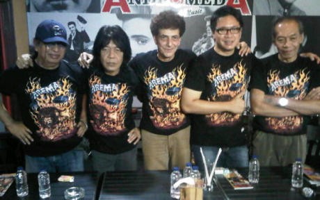 Meriahkan Launching, God Bless Bernostalgia dengan Arema