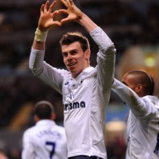  Hat-trick Spesial Bale dan Hiasan Pohon Natal