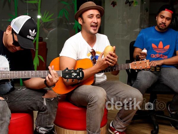 Yuk! Intip Alexa Ngamen di detikcom Yuk! Intip Alexa Ngamen di detikcom