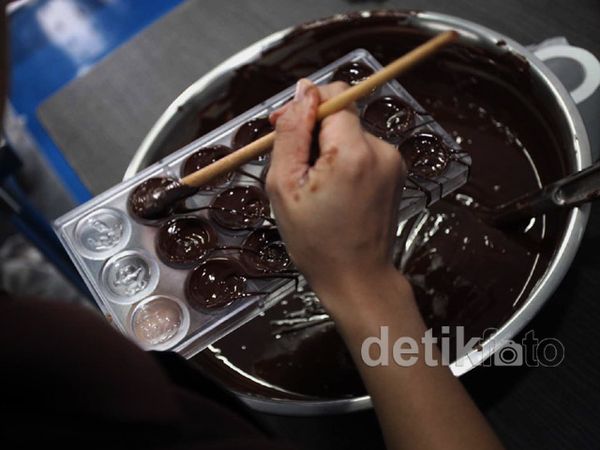 Mengintip Pembuatan Coklat