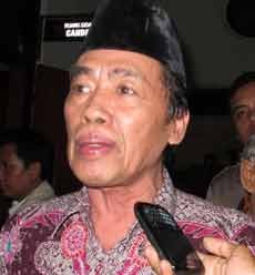 Korupsi Kas Daerah, Dua Eks Bupati Mojokerto Divonis Penjara & Denda