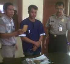 Pekerja Serabutan Jual Ganja Demi Persalinan Istri