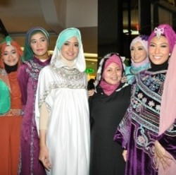 Indra Indri akan Keluarkan Busana Muslim Seri Wali Band