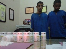 2 Pemuda Ditahan karena Bawa Ribuan Butir Obat Penenang Orang Gila