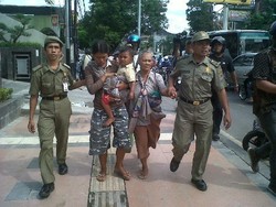 Adu Mulut Mewarnai Razia Gepeng di Semarang Jelang Tahun Baru