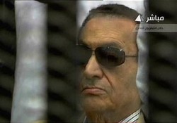 Dirawat, Mubarak Alami Retak Tulang Rusuk & Penimbunan Cairan di Paru-paru