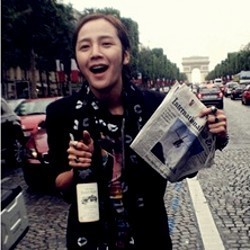 Jang Geun Suk Dihadiahi Fans Iklan di Surat Kabar
