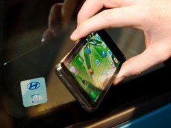 Keren, Pintu Mobil Hyundai Dibuka Tutup Pakai HP