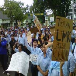 Buruh dan Pengusaha Ribut Terus, Ini yang Harus Dilakukan Pemerintah