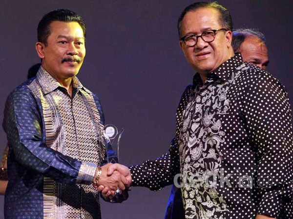 Garuda Raih Penghargaan Kunjungan Wisata 2012