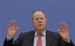 Sebut Gaji Kanselir Jerman Terlalu Rendah, Penantang Merkel Dikecam