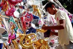 Pedagang Terompet Berharap Raup Untung di Jakarta Night Festival