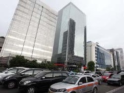 Pukul 18.00 Kendaraan Bermotor di Sudirman-Thamrin Wajib Parkir