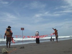 Malam Tahun Baru, Pengunjung Parangtritis Diimbau Tak Mandi di Laut