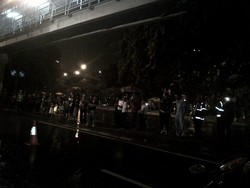 Hujan Deras di Semanggi, Warga Tunda ke Bundaran HI