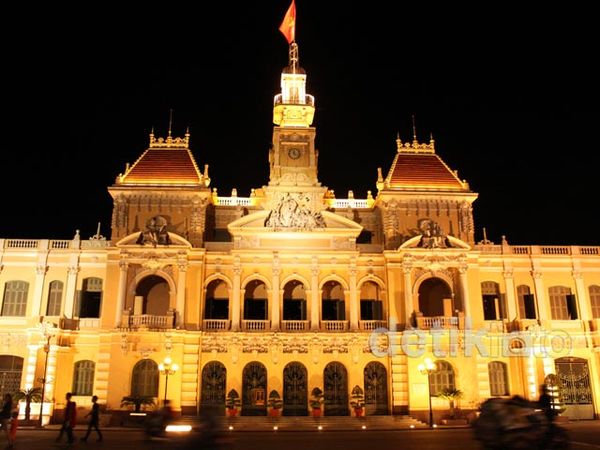 Menikmati Keindahan Ho Chi Minh di Malam Hari