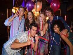 Pesta Tahun Baru di Rumah, Bisa Asyik Bisa Juga Repot