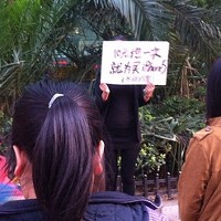 Wah, Gadis Remaja Jual Pelukan untuk Membeli iPhone 5