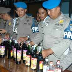 Jelang Tahun Baru, Kios Miras & Toko Jamu Dirazia