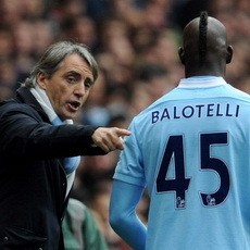 Mancini Minta Balotelli Tiru Totti