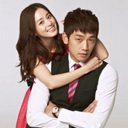 Agensi Tak Mau Komentari Kabar Pacaran Rain dan Kim Tae Hee
