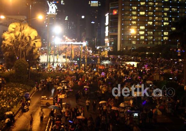 Warga Jakarta Nikmati Car Free Night