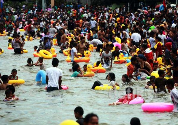 Tahun Baru, Ancol Dibanjiri Pengunjung
