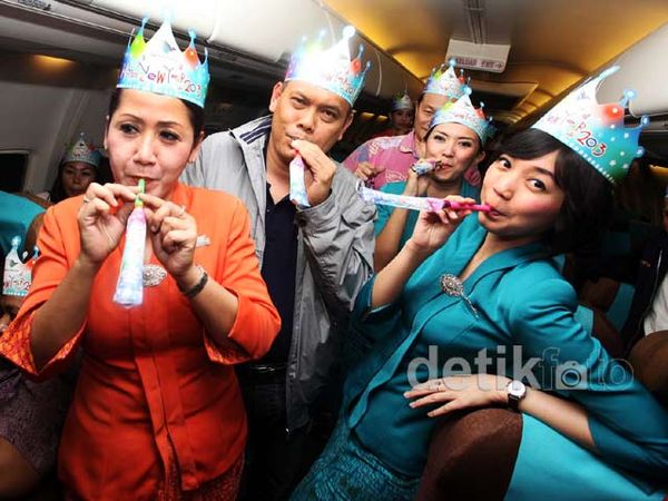 Perayaan Tahun Baru di Dalam Pesawat Garuda